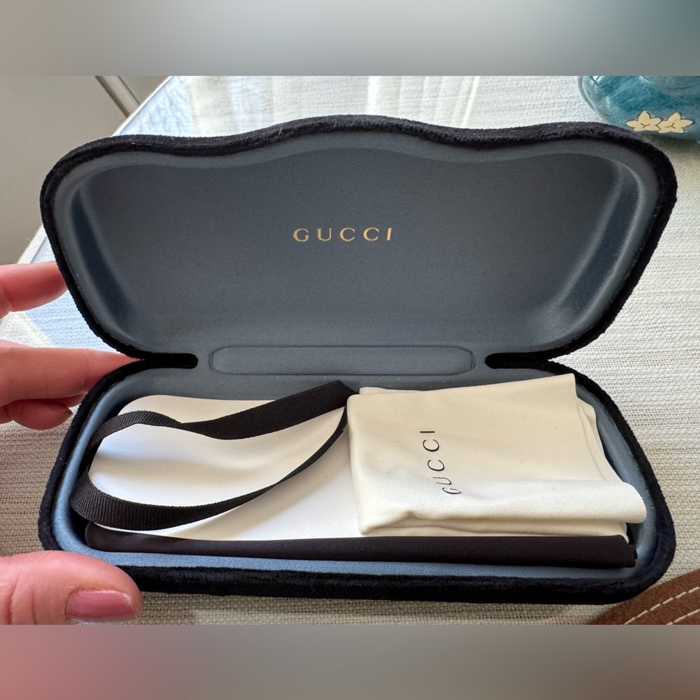 Gucci velvet eyeglasses case with cleaning cloth and satin pouch